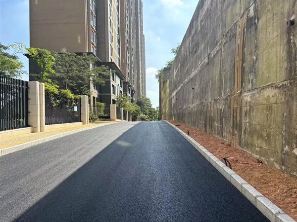 復(fù)合式瀝青路面攤鋪 復(fù)合式瀝青路面攤鋪.jpg