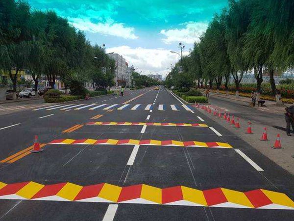 市政道路劃線(xiàn)服務(wù)公司 道路劃線(xiàn)公司.jpg